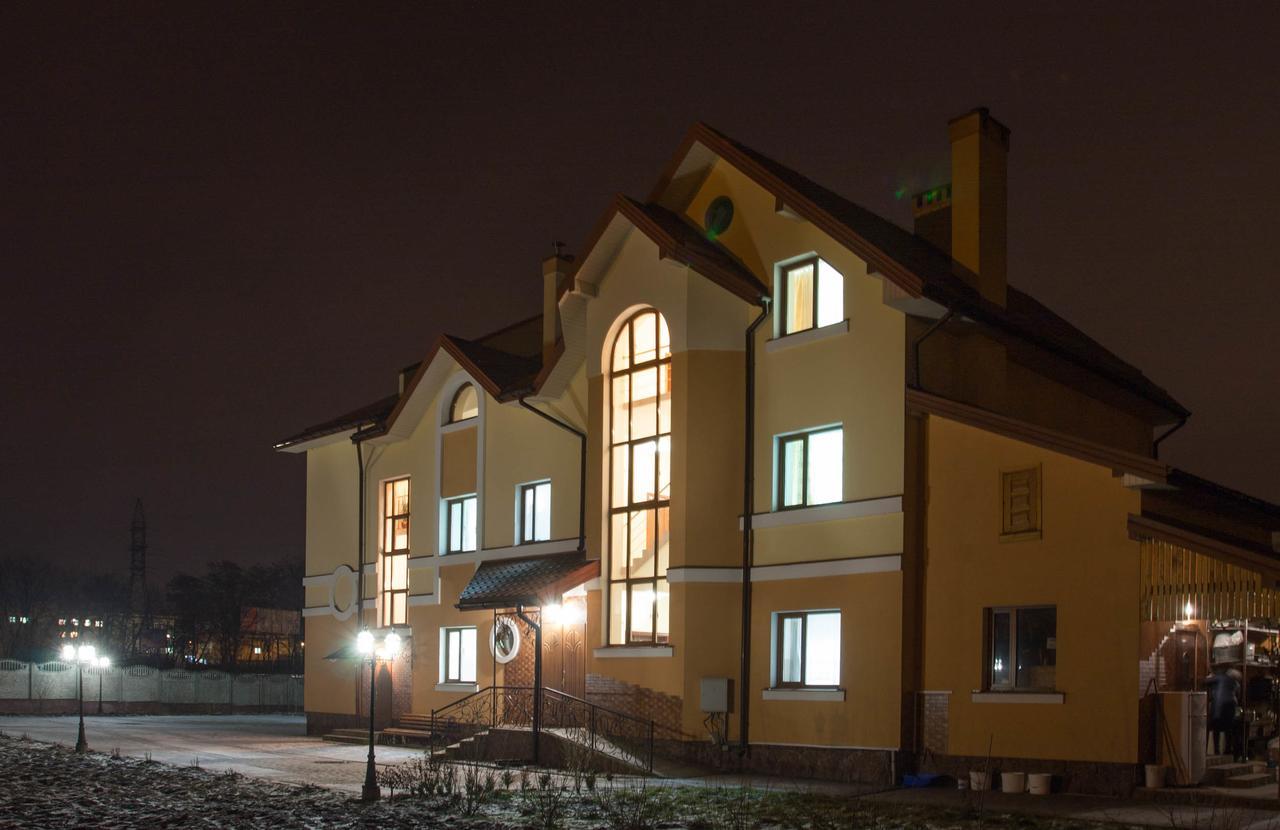Alekselena Hotel Malekhuv Ngoại thất bức ảnh
