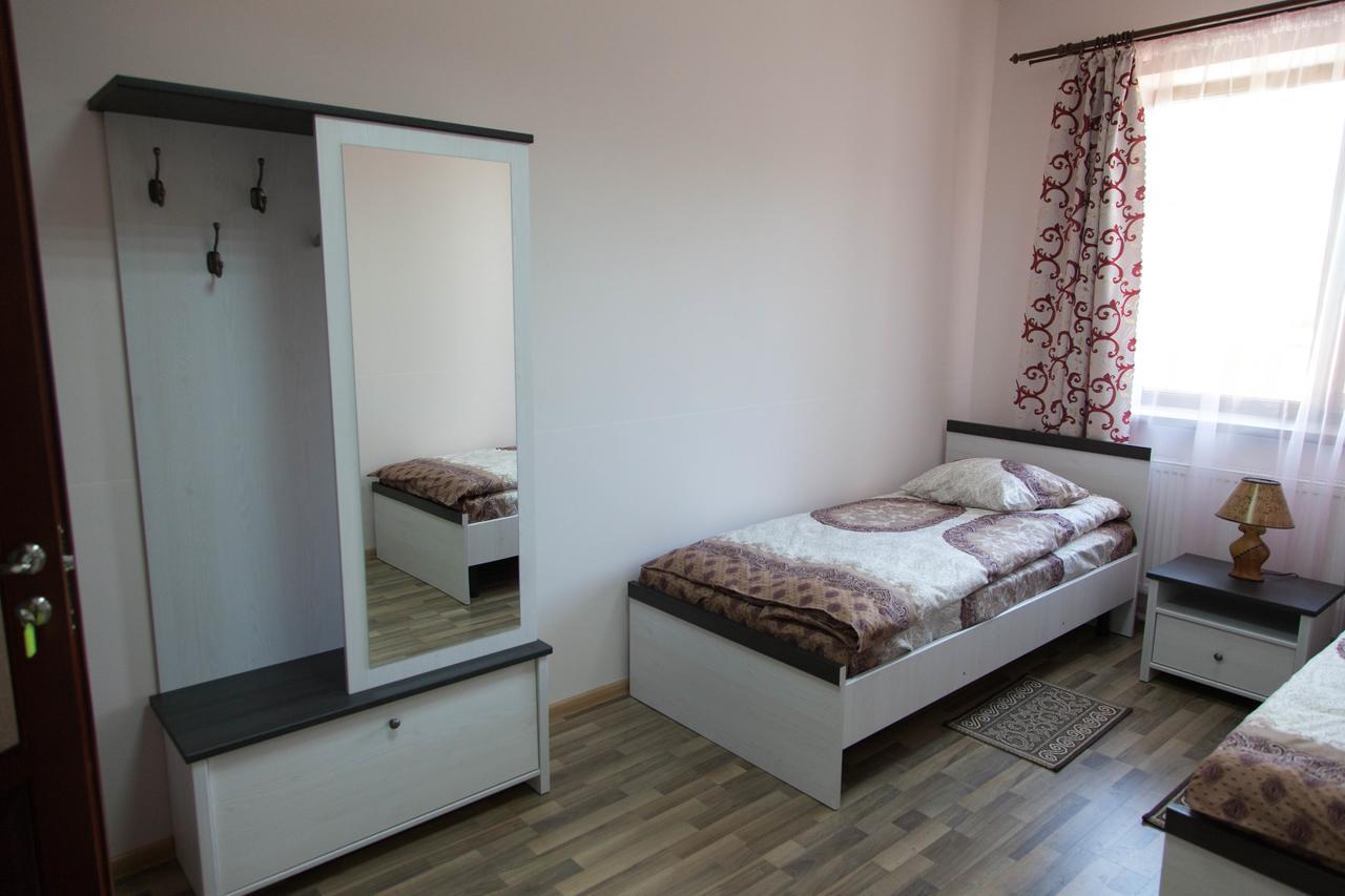 Alekselena Hotel Malekhuv Ngoại thất bức ảnh