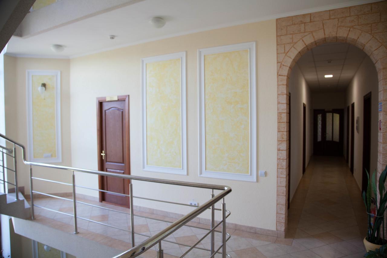 Alekselena Hotel Malekhuv Ngoại thất bức ảnh