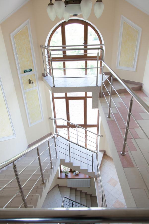 Alekselena Hotel Malekhuv Ngoại thất bức ảnh