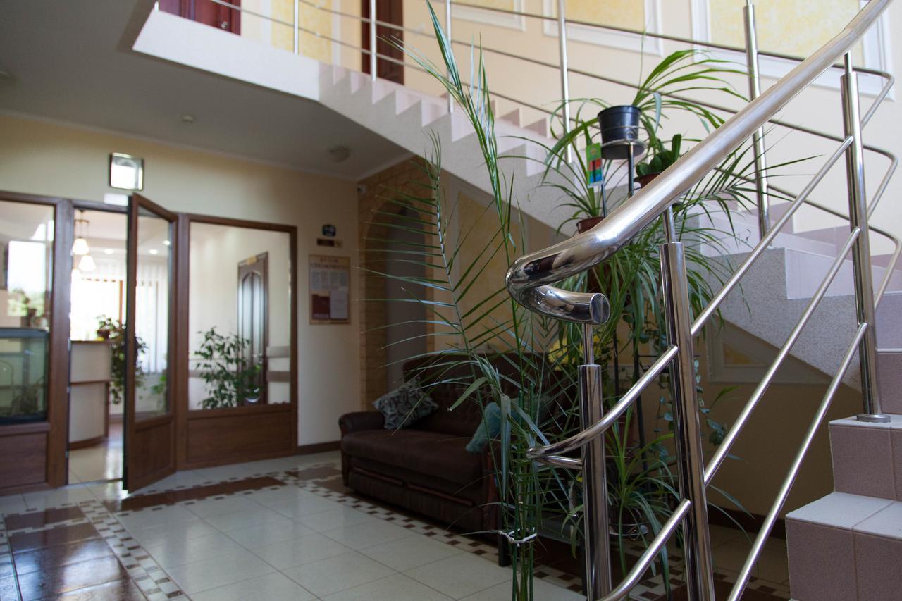 Alekselena Hotel Malekhuv Ngoại thất bức ảnh