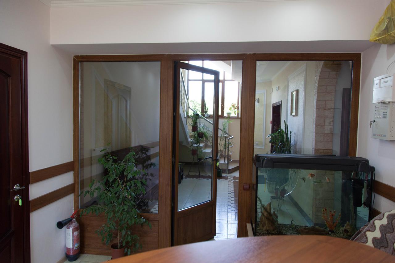 Alekselena Hotel Malekhuv Ngoại thất bức ảnh