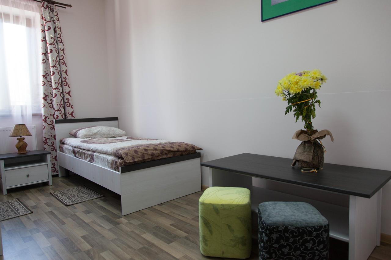 Alekselena Hotel Malekhuv Ngoại thất bức ảnh