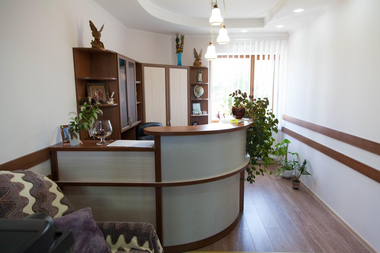 Alekselena Hotel Malekhuv Ngoại thất bức ảnh
