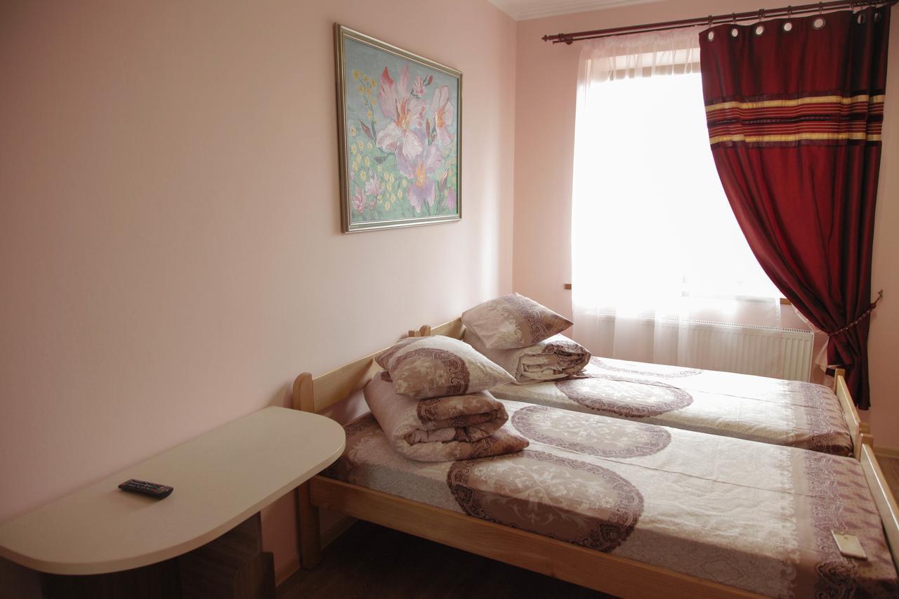 Alekselena Hotel Malekhuv Ngoại thất bức ảnh