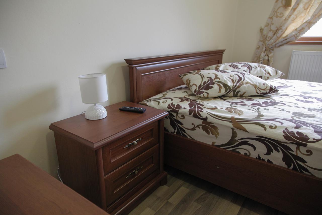 Alekselena Hotel Malekhuv Ngoại thất bức ảnh