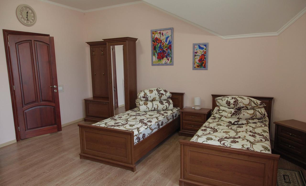 Alekselena Hotel Malekhuv Ngoại thất bức ảnh