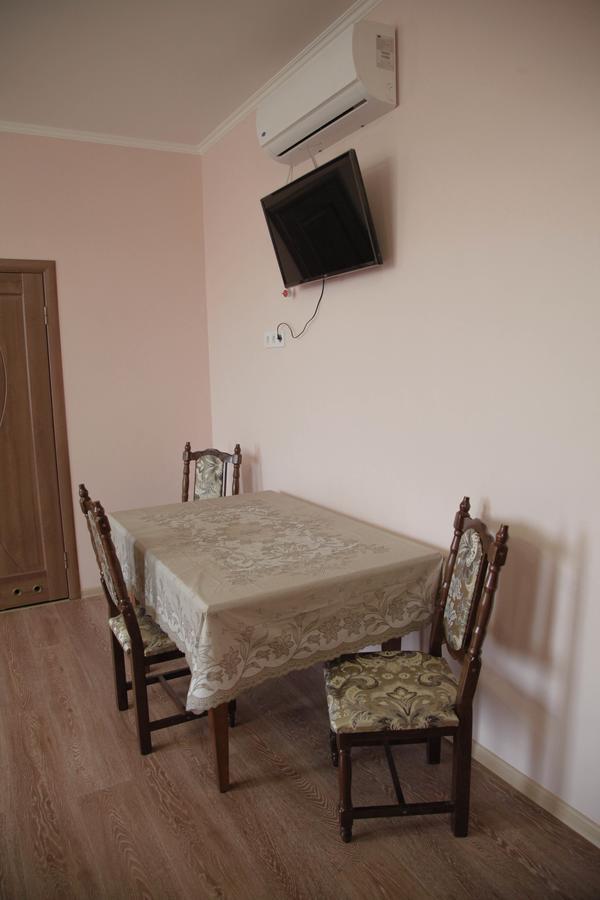 Alekselena Hotel Malekhuv Ngoại thất bức ảnh
